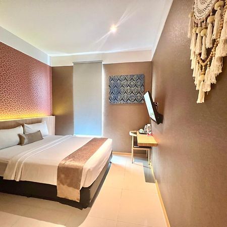 Deli Hotel Medan Exterior photo