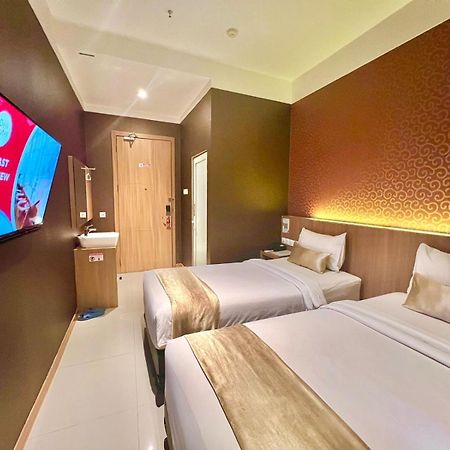Deli Hotel Medan Exterior photo