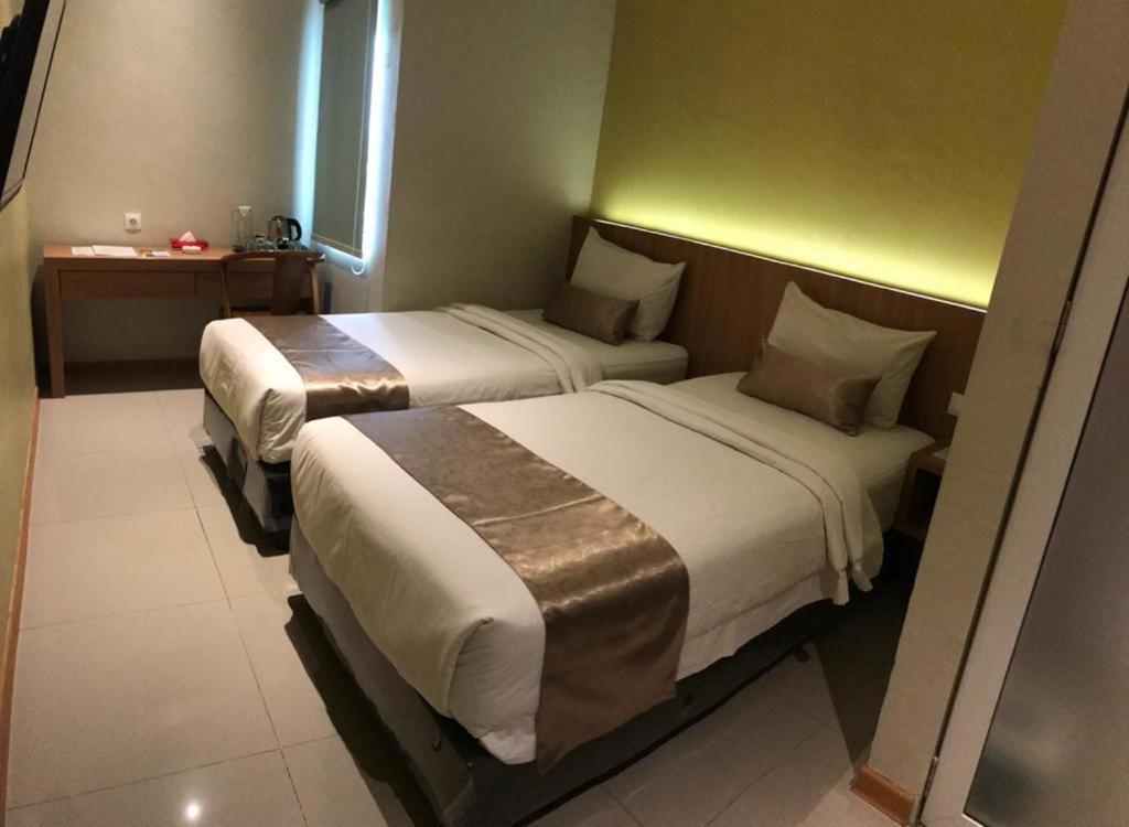 Deli Hotel Medan Exterior photo