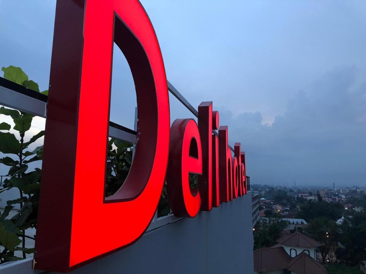 Deli Hotel Medan Exterior photo