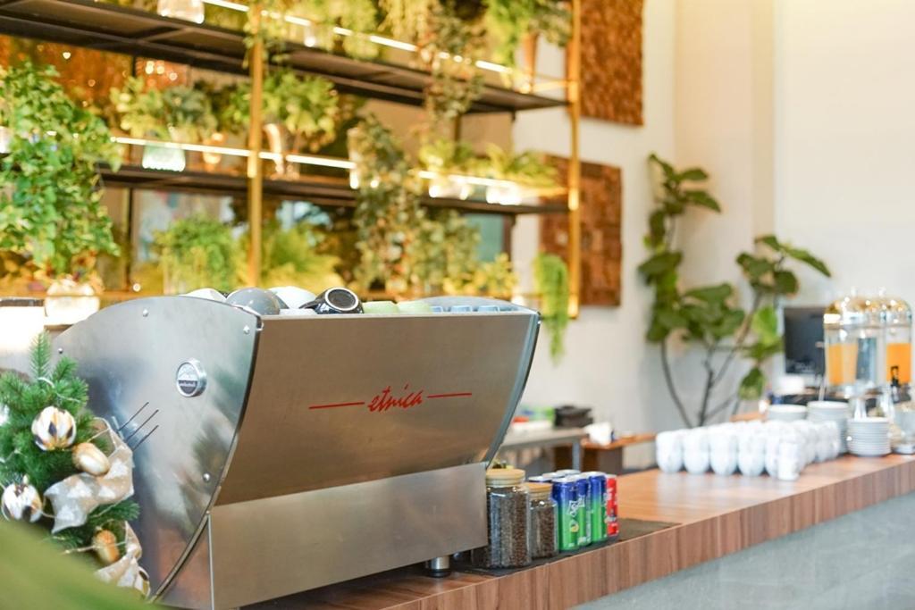 Deli Hotel Medan Exterior photo