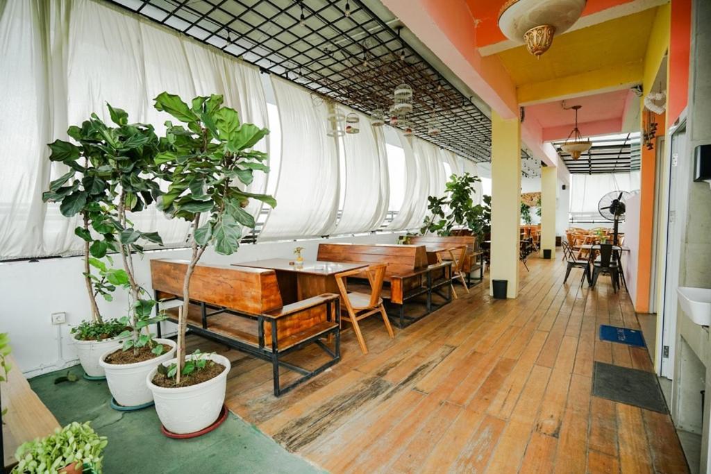 Deli Hotel Medan Exterior photo